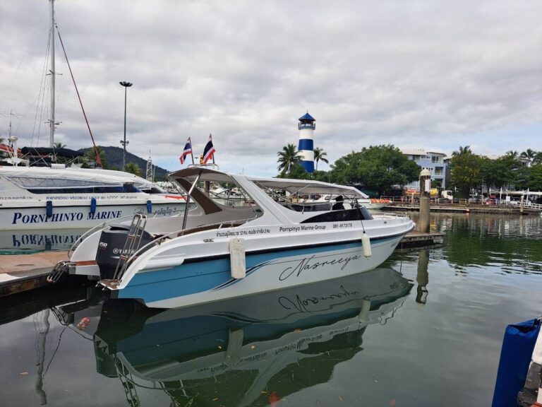 Single-engine speedboat